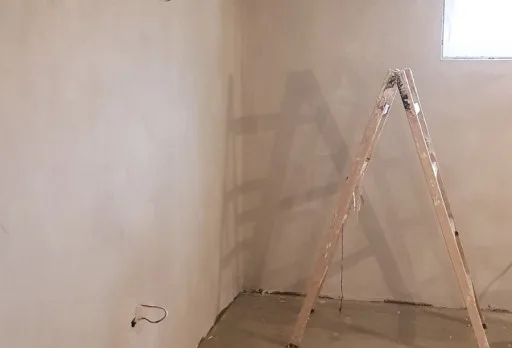 Bau- und Reparaturarbeiten an einem Haus in der Nähe von Dobrich