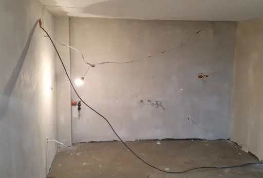 Bau- und Reparaturarbeiten an einem Haus in der Nähe von Dobrich