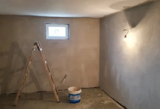 Bau- und Reparaturarbeiten an einem Haus in der Nähe von Dobrich