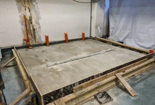 Изграждане на тоалетни в печатница във Варна