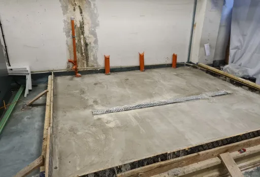 Изграждане на тоалетни в печатница във Варна