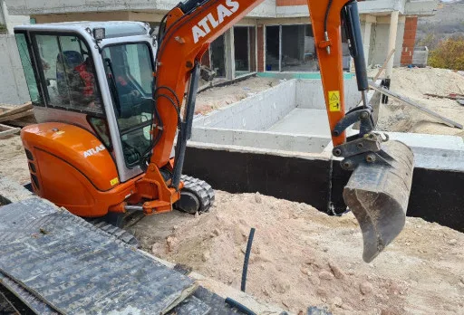 Строителство на басейн в Балчик