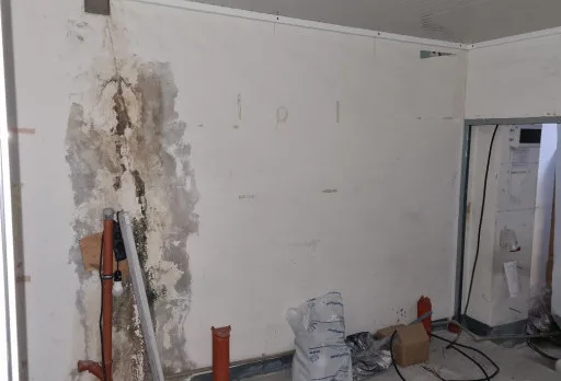 Изграждане на тоалетни в печатница във Варна