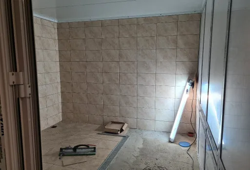 Изграждане на тоалетни в печатница във Варна