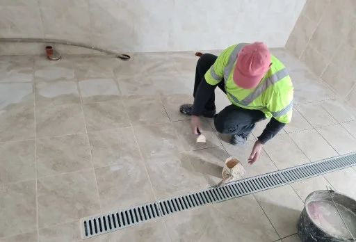 Изграждане на тоалетни в печатница във Варна