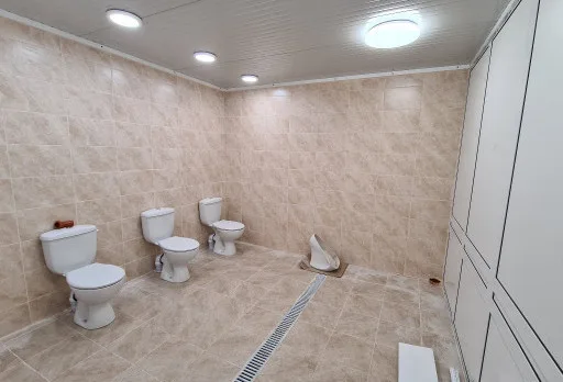 Изграждане на тоалетни в печатница във Варна