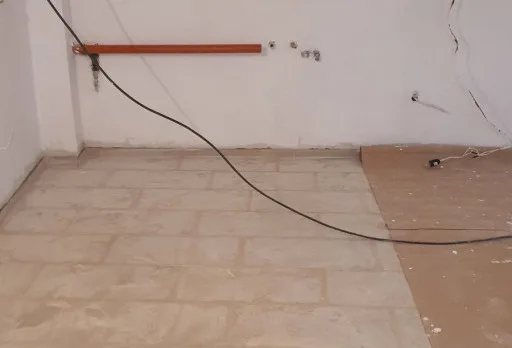 Bau- und Reparaturarbeiten an einem Haus in der Nähe von Dobrich