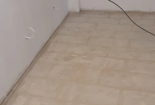 Bau- und Reparaturarbeiten an einem Haus in der Nähe von Dobrich