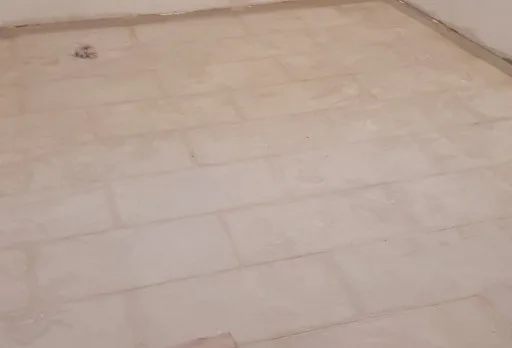 Bau- und Reparaturarbeiten an einem Haus in der Nähe von Dobrich
