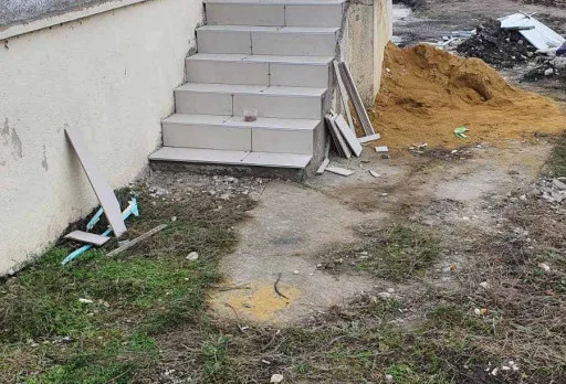 Bau- und Reparaturarbeiten an einem Haus in der Nähe von Dobrich