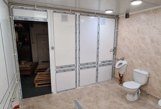 Изграждане на тоалетни в печатница във Варна