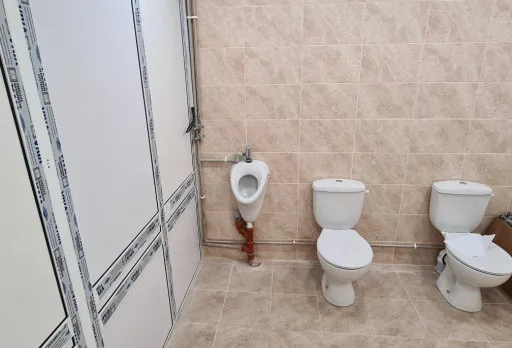 Изграждане на тоалетни в печатница във Варна