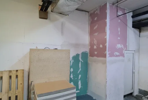 Изграждане на тоалетни в печатница във Варна