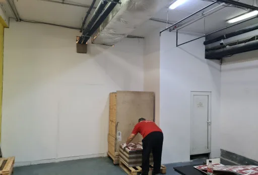 Изграждане на тоалетни в печатница във Варна