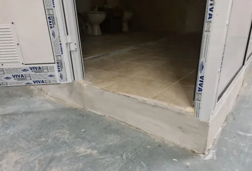 Изграждане на тоалетни в печатница във Варна