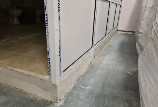 Изграждане на тоалетни в печатница във Варна