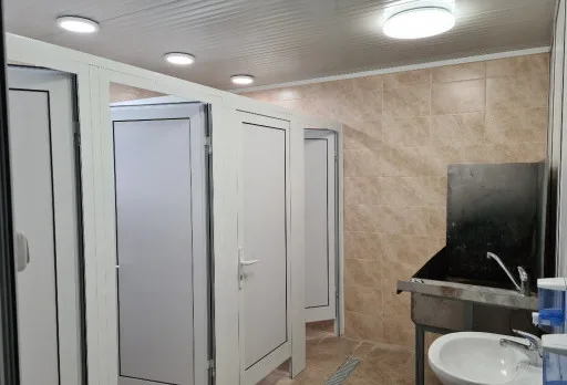 Изграждане на тоалетни в печатница във Варна