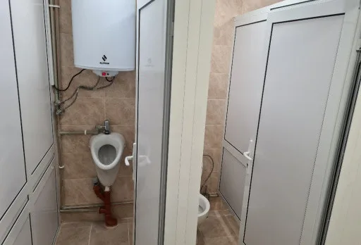 Изграждане на тоалетни в печатница във Варна
