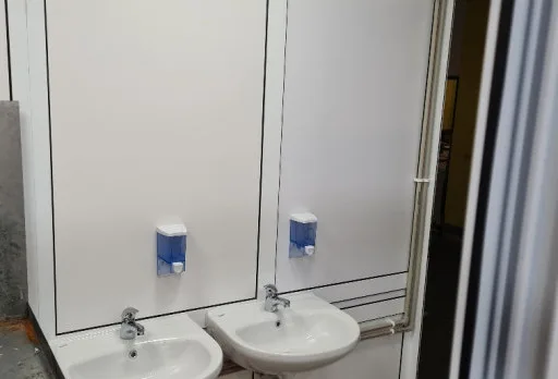 Изграждане на тоалетни в печатница във Варна