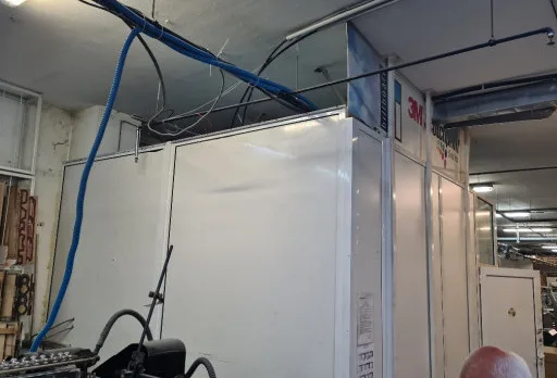 Демонтажни работи в печатница във Варна