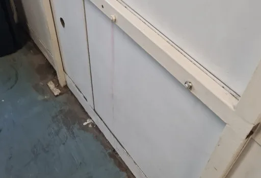 Демонтажни работи в печатница във Варна