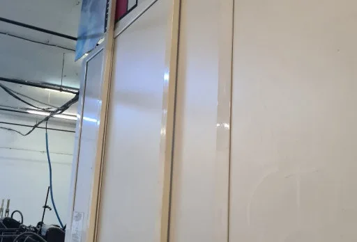 Демонтажни работи в печатница във Варна