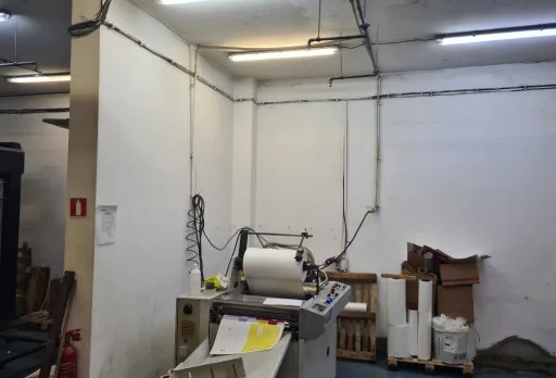 Демонтажни работи в печатница във Варна