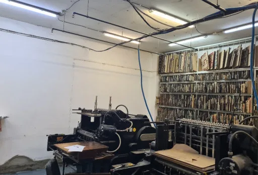 Демонтажни работи в печатница във Варна