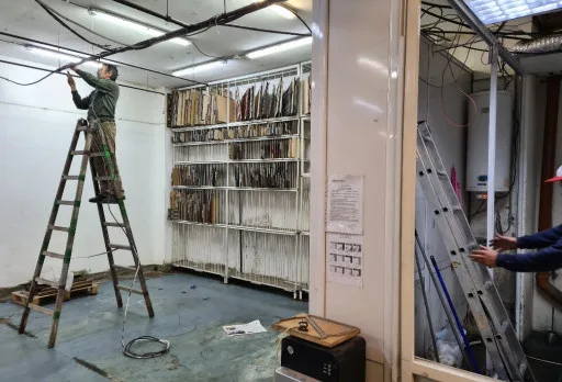 Демонтажни работи в печатница във Варна