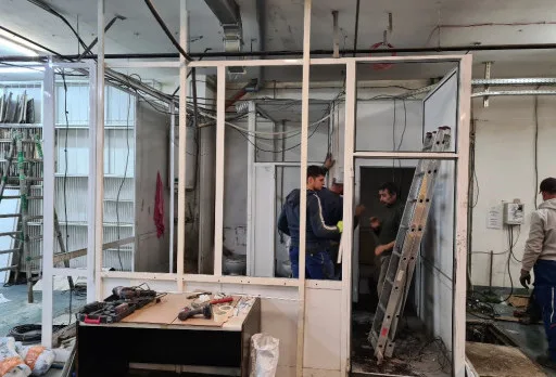 Демонтажни работи в печатница във Варна