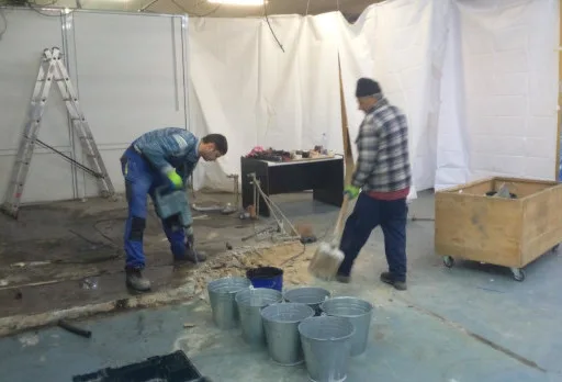 Демонтажни работи в печатница във Варна