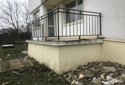 Bau- und Reparaturarbeiten an einem Haus in der Nähe von Dobrich