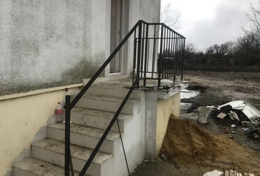 Bau- und Reparaturarbeiten an einem Haus in der Nähe von Dobrich