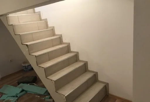 Bau- und Reparaturarbeiten an einem Haus in der Nähe von Dobrich