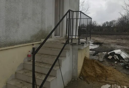 Bau- und Reparaturarbeiten an einem Haus in der Nähe von Dobrich