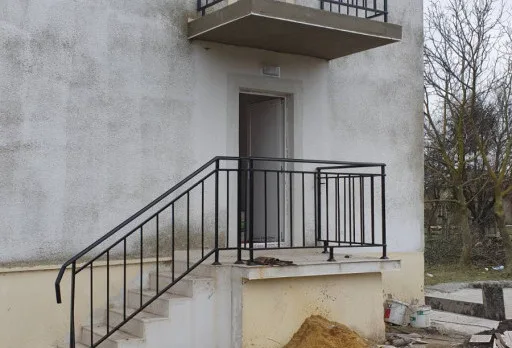 Bau- und Reparaturarbeiten an einem Haus in der Nähe von Dobrich