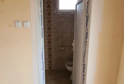 Bau- und Reparaturarbeiten an einem Haus in der Nähe von Dobrich