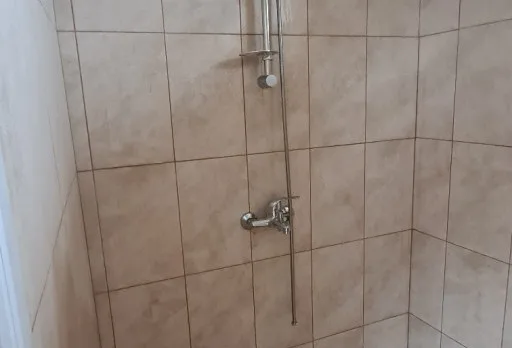 Bau- und Reparaturarbeiten an einem Haus in der Nähe von Dobrich