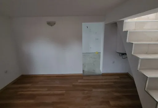 Bau- und Reparaturarbeiten an einem Haus in der Nähe von Dobrich