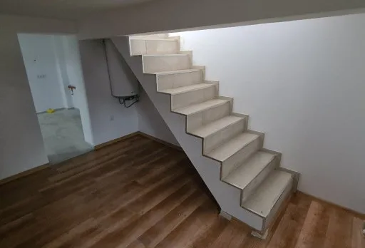 Bau- und Reparaturarbeiten an einem Haus in der Nähe von Dobrich