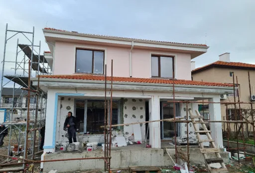 Двуетажна къща с паркомясто – с. Тополи, Варна