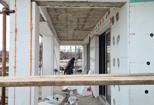 Двуетажна къща с паркомясто – с. Тополи, Варна