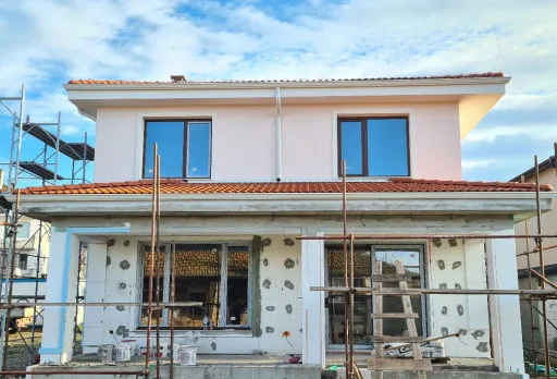 Двуетажна къща с паркомясто – с. Тополи, Варна