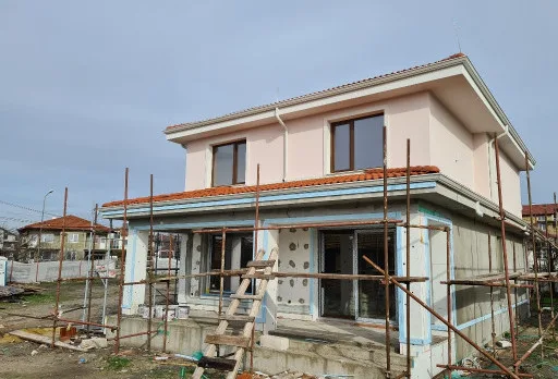 Двуетажна къща с паркомясто – с. Тополи, Варна