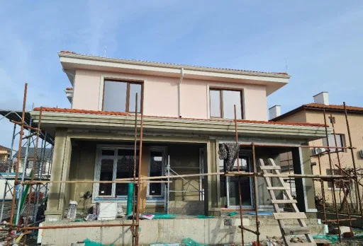 Двуетажна къща с паркомясто – с. Тополи, Варна