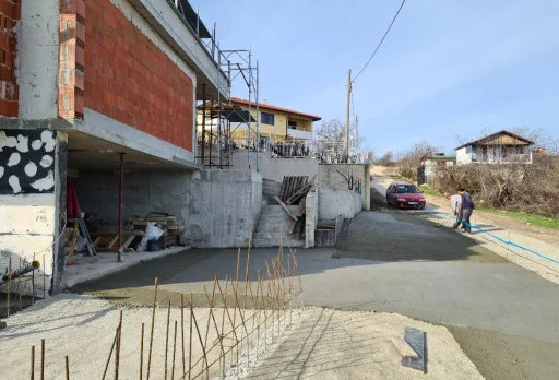 Модерна вила с плосък покрив в Балчик