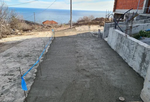 Модерна вила с плосък покрив в Балчик