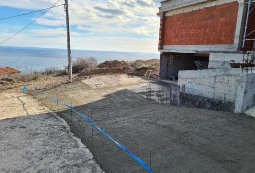 Модерна вила с плосък покрив в Балчик