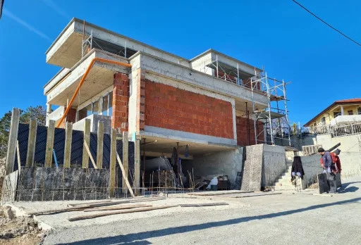 Модерна вила с плосък покрив в Балчик