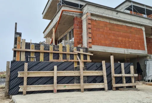 Модерна вила с плосък покрив в Балчик